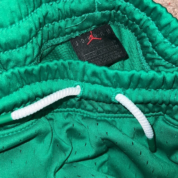 Jordan boys shorts - Picture 3 of 4